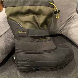 Columbia Snow Boats (big boys size 3 )